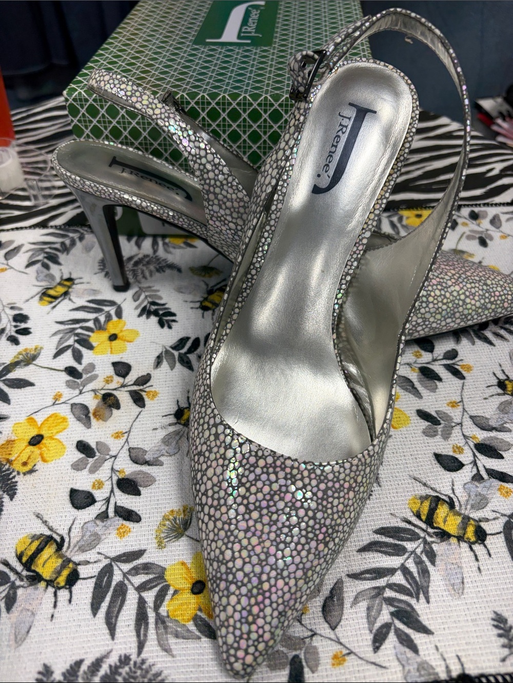 J.Renee Iridescent Silver Pointed-Toe Slingback Heels NNPYL5
